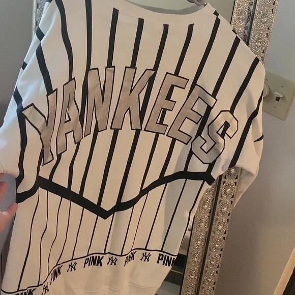 VINTAGE⚾️ Victoria's Secret PINK Official New York Yankees Oversized Sweatshirt - Picture 2 of 9